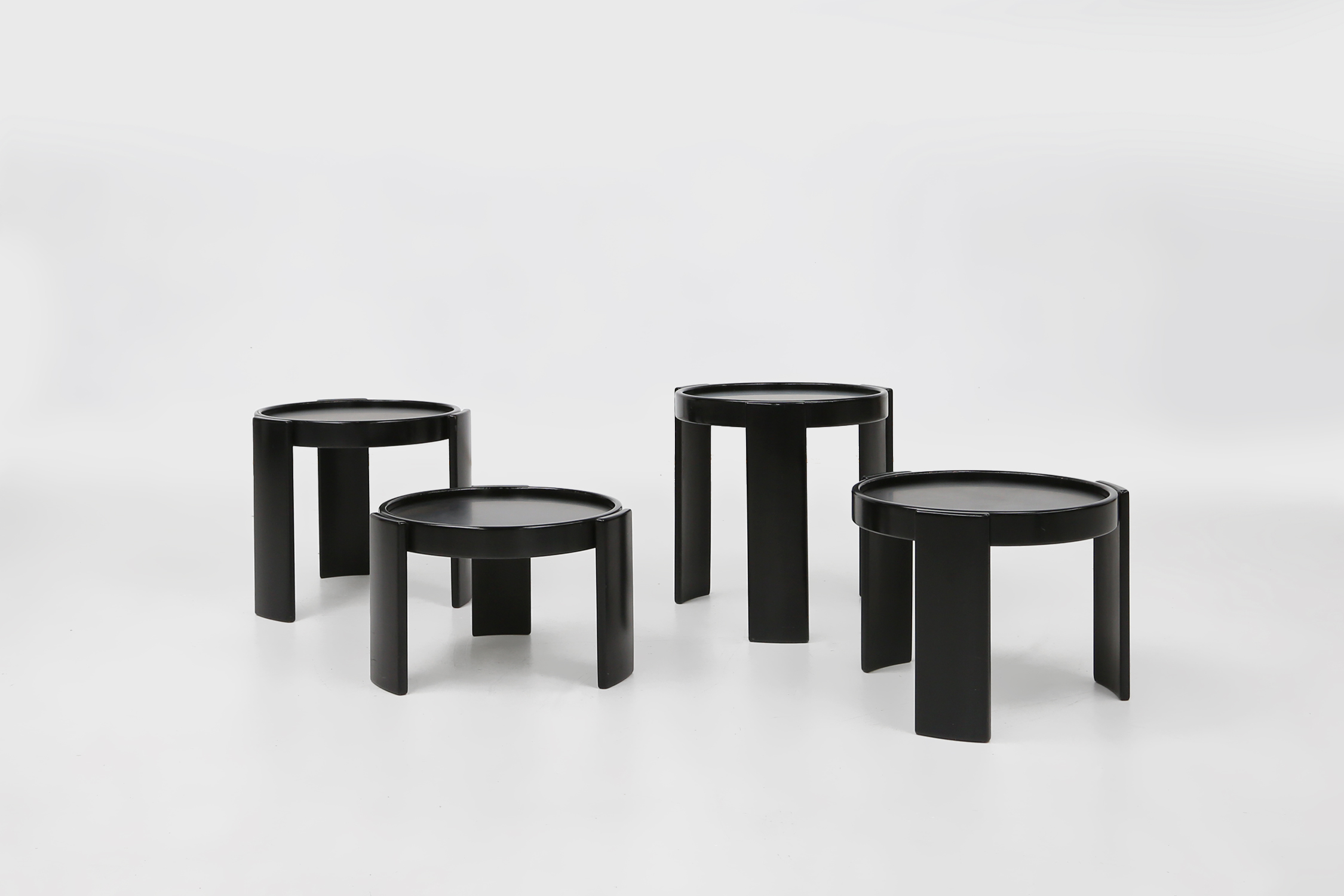 Set of 4 reversible nesting tables by Gianfranco Frattini for Cassina, Italy 1960sthumbnail